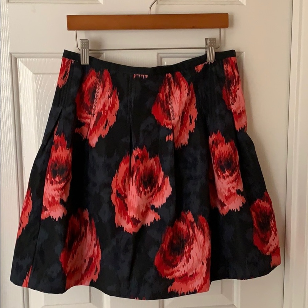 Gap skirt with side pockets!